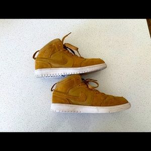 Jordan 1 Mid BP Little Kid's Shoes Golden Harvest-Sail 640734-725 SIZE 2Y